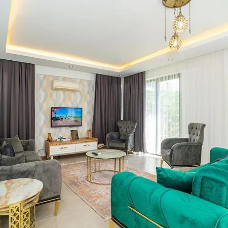 Hisaroenue'de 4 Yatak Odali Villa-villa Bahama Вилла Фетхие