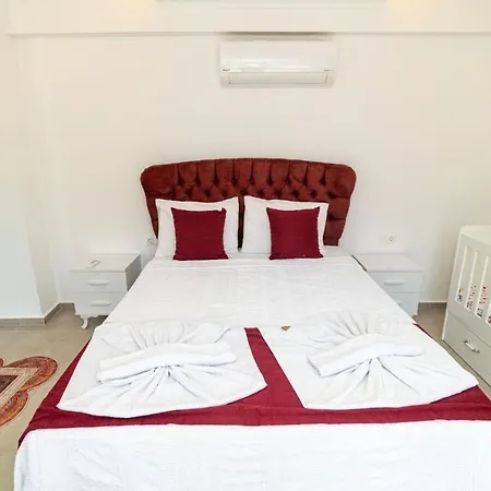 Вилла Hisaroenue'de 4 Yatak Odali Villa-villa Bahama *