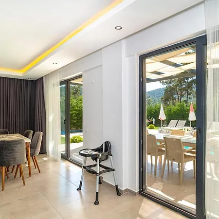Hisaroenue'de 4 Yatak Odali Villa-villa Bahama Фетхие