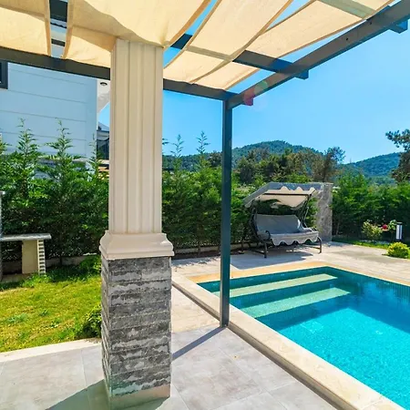Hisarönü'de 4 Yatak Odalı Villa-villa Bahama * Fethiye