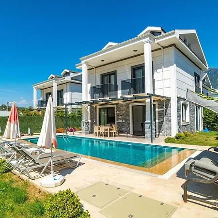 Hisarönü'de 4 Yatak Odalı Villa-villa Bahama Villa