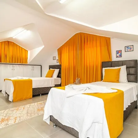 Villa Hisarönü'de 4 Yatak Odalı Villa-villa Bahama Fethiye