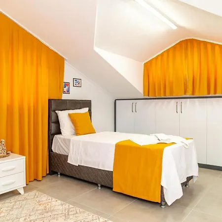 빌라 Hisaroenue'de 4 Yatak Odali Villa-villa Bahama