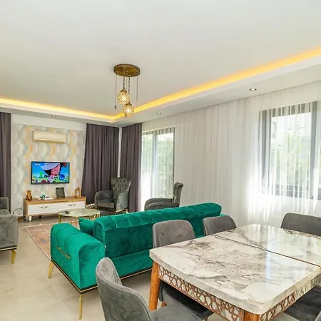 Hisaroenue'de 4 Yatak Odali Villa-villa Bahama 빌라 *