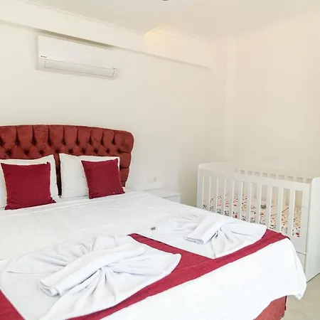 Hisarönü'de 4 Yatak Odalı Villa-villa Bahama Villa *