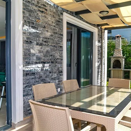 Villa Hisarönü'de 4 Yatak Odalı Villa-villa Bahama Fethiye